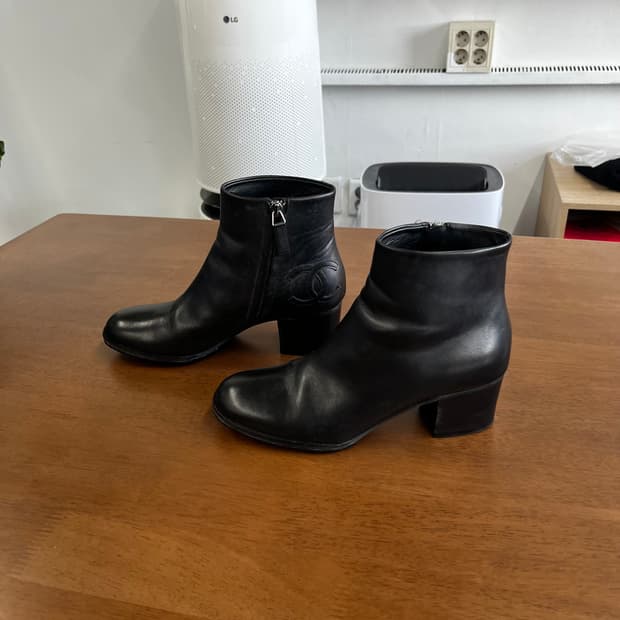 샤넬 앵클 부츠 36.5C