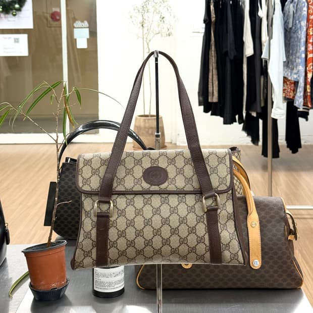 구찌 GG 슈프림 숄더 백