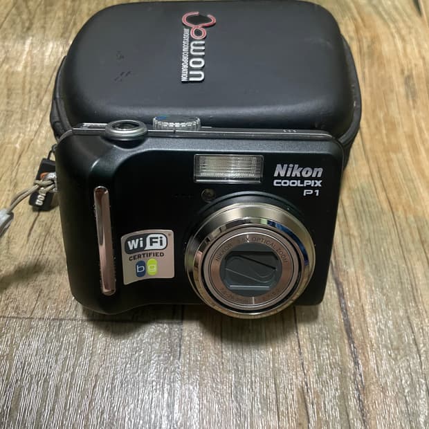 니콘 Coolpix P1 빈티지 디카 판매 / 감성 / 충전기 포함
