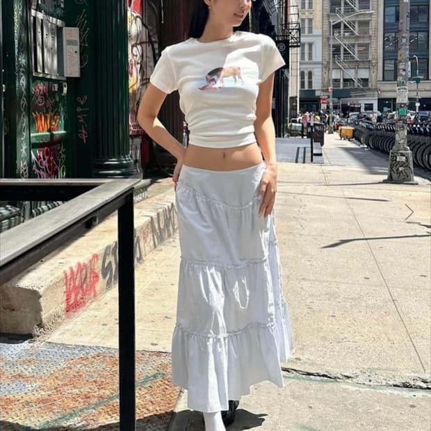 글로니 RODEO TIERED RUFFLE SKIRT (WHITE)