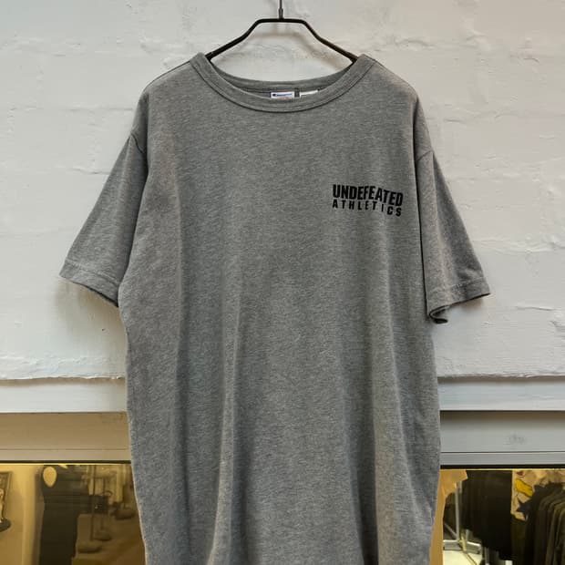 Champion X Undefeated 반팔티 M