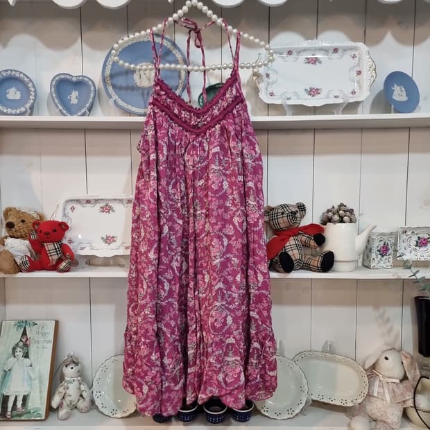 axes femme(엑스팜므) 로즈베리 플라워 쉬폰 원피스