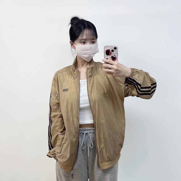 아디다스 사이드 버튼 트랙 바람막이 자켓 베이지