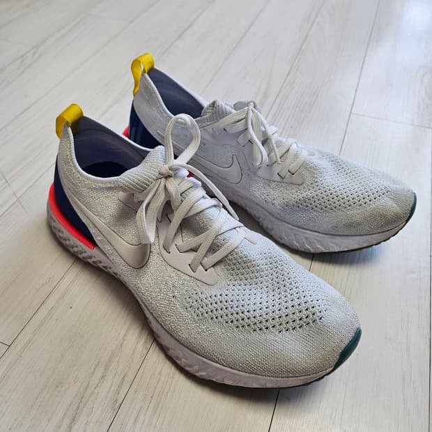 나이키 에픽 리액트 플라이니트 270 러닝화 