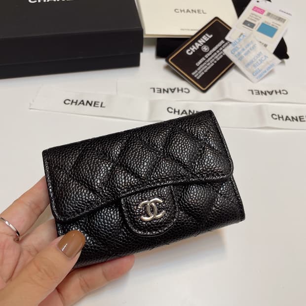 샤넬 클래식 카드 홀더 그레인드 카프스킨 & 골드 메탈 블랙
