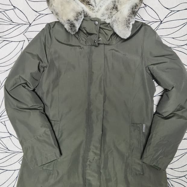 여성 울리치 보우브릿지 카키 패딩 S 55~66