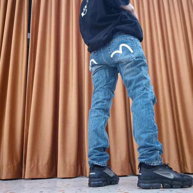 에비수(EVISU) 중청 데님 청바지