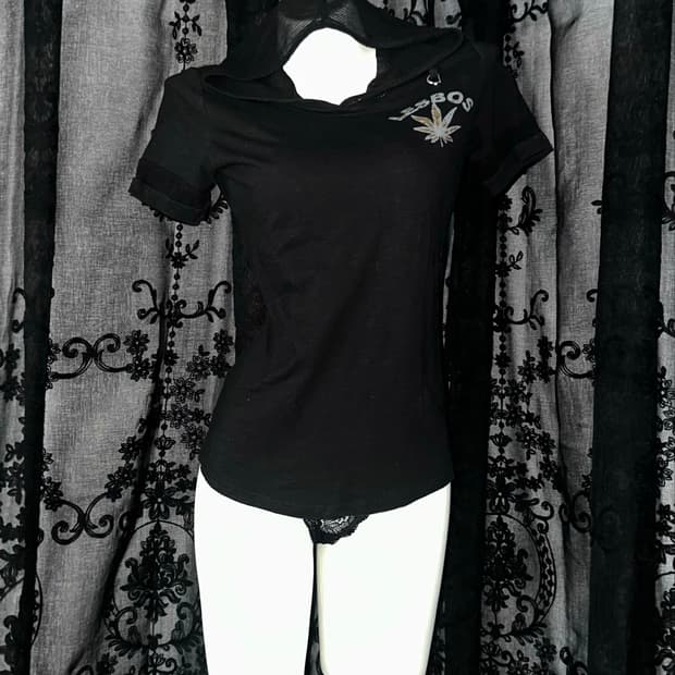 black hooded short-sleeved