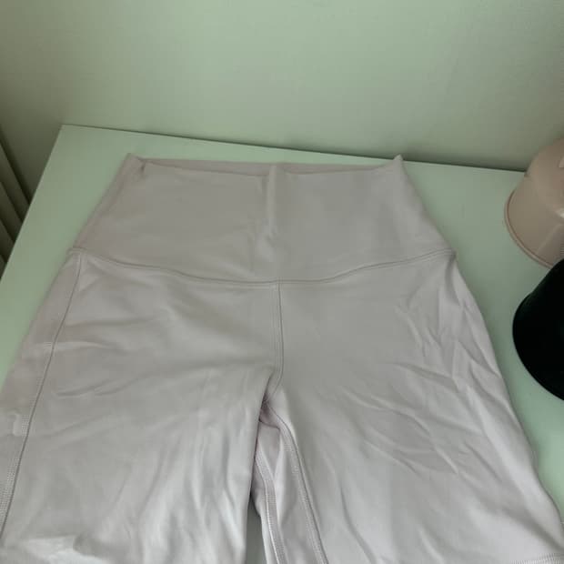 룰루레몬 4사이즈 핑크 레깅스  (얼라인 쇼츠 6)