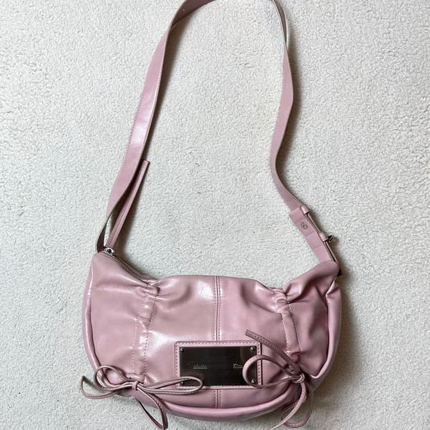 마뗑킴 25FW 하프 셔링 핑크 리본 라운드 백 Q1234