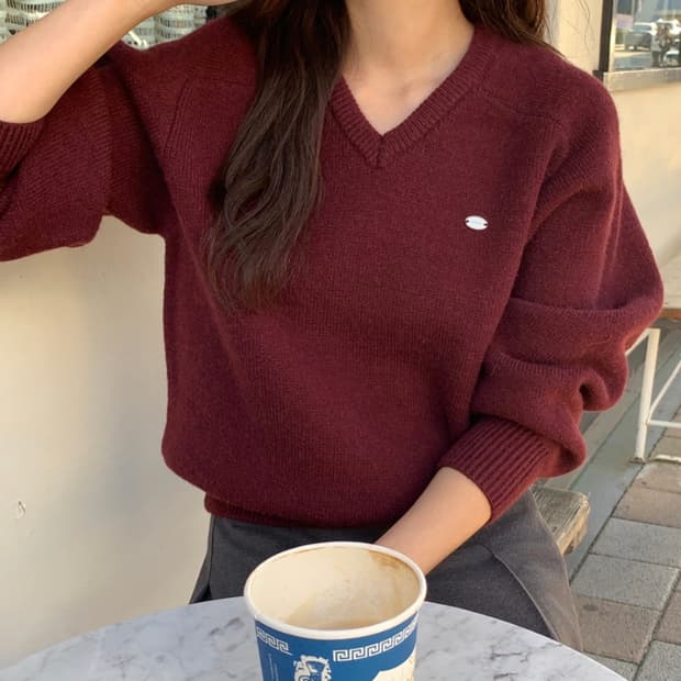 리얼코코 버건디 v넥니트