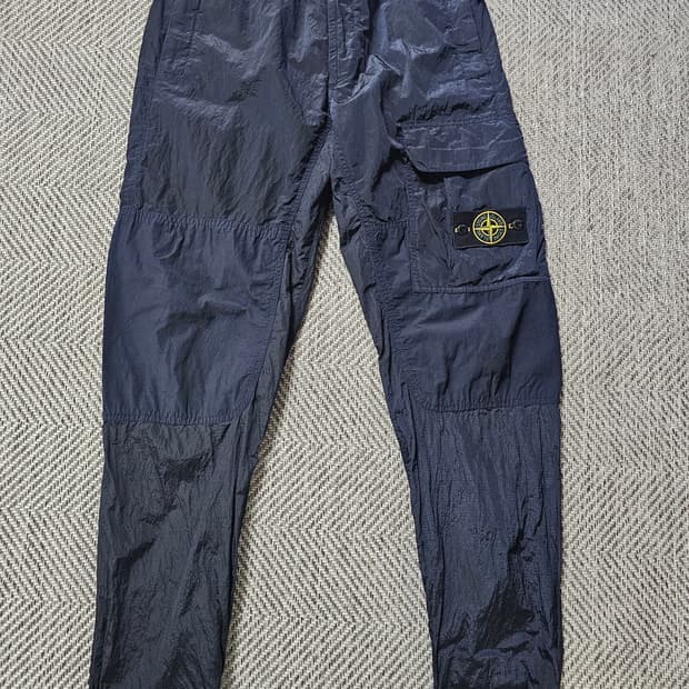 스톤아일랜드 나일론 메탈 립스탁 조거 팬츠