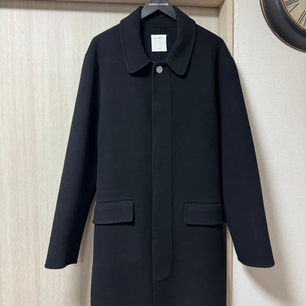 산드로 남성 벨티드 발마칸 코트 블랙 