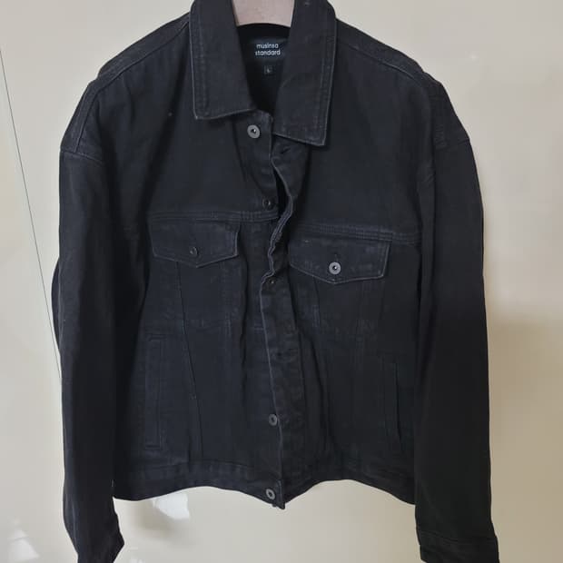 무텐다드 블랙 데님 트러커자켓 L 100사이즈 상태극상

새제품급