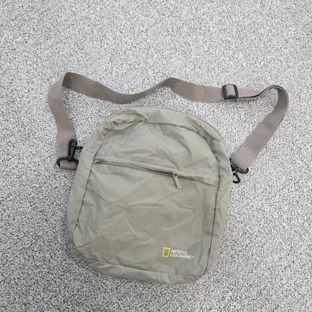 [F] 내셔널지오그래픽 크로스백 지퍼고장 0121J