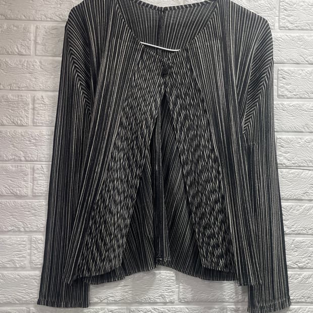 이세이미야케 플리츠플리즈 가디건 3사이즈:)