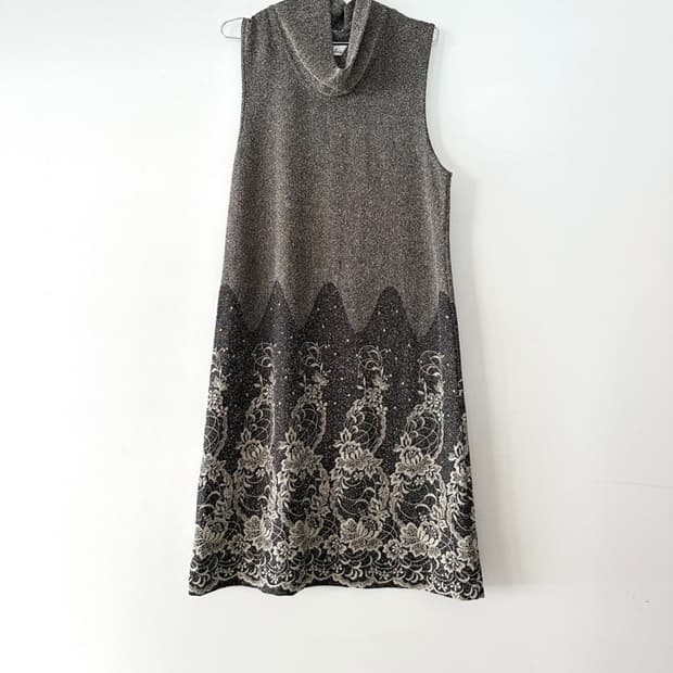 Lotus flower high neck top & ops