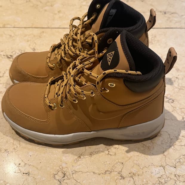 Nike ACG 마노아부츠 235