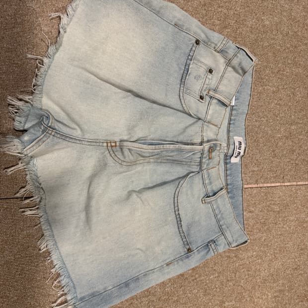 미우미우데님쇼츠