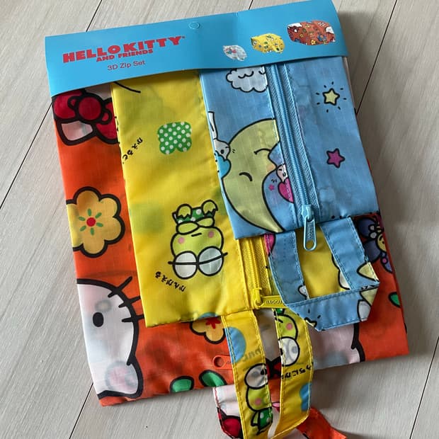BAGGU 헬로키티 3D 지퍼 파우치 세트 
