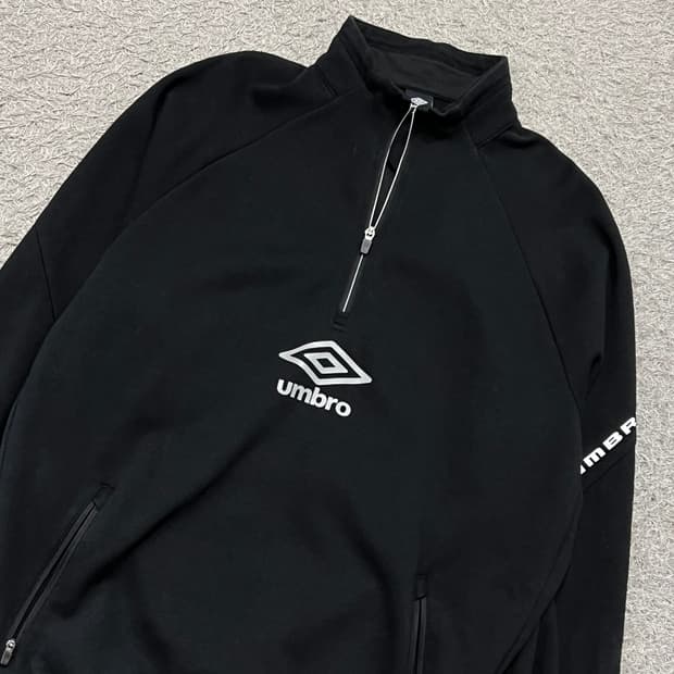 [100] 엄브로 반집업 맨투맨