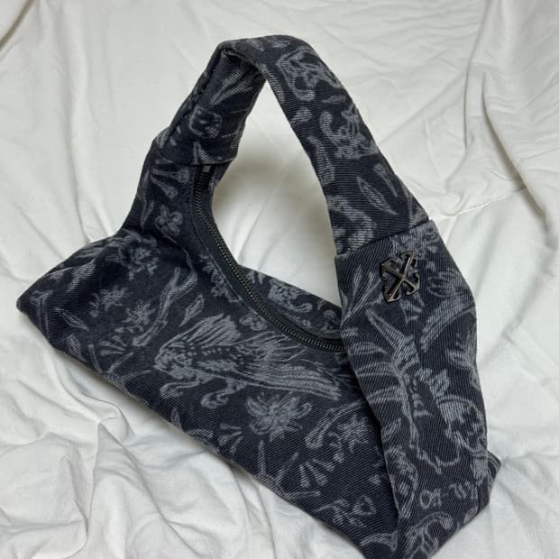 오프화이트 crescent 패턴 숄더백 블랙데님