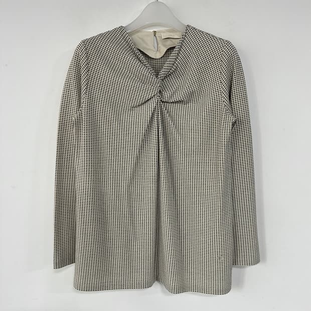 르베이지 노트 디테일 티블라우스