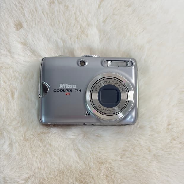 니콘 쿨픽스 p4