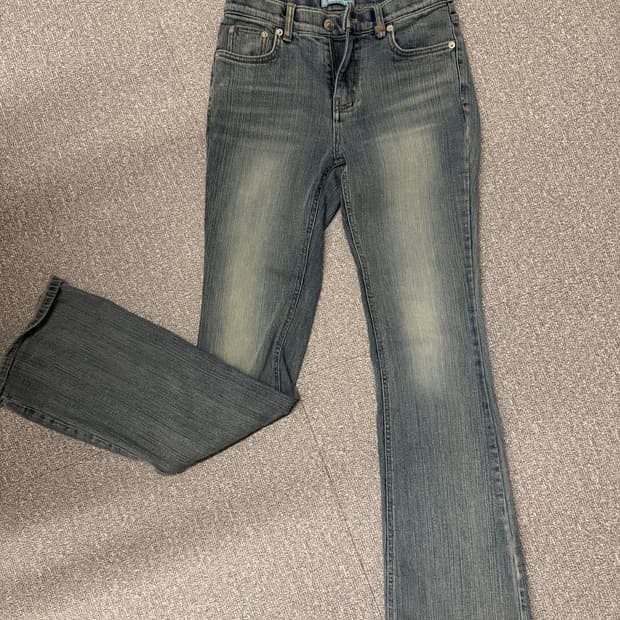 페일제이드 핸드워싱 로우라이즈 부츠컷 청바지