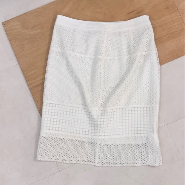 Punching lace skirt