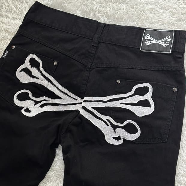 사쿤 크루 블랙 뼈다귀 자수 데님 팬츠 32