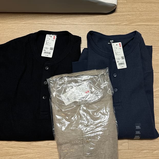 [XXL] 유니클로 헨리넥 3장 (블랙, 블루, 베이지)