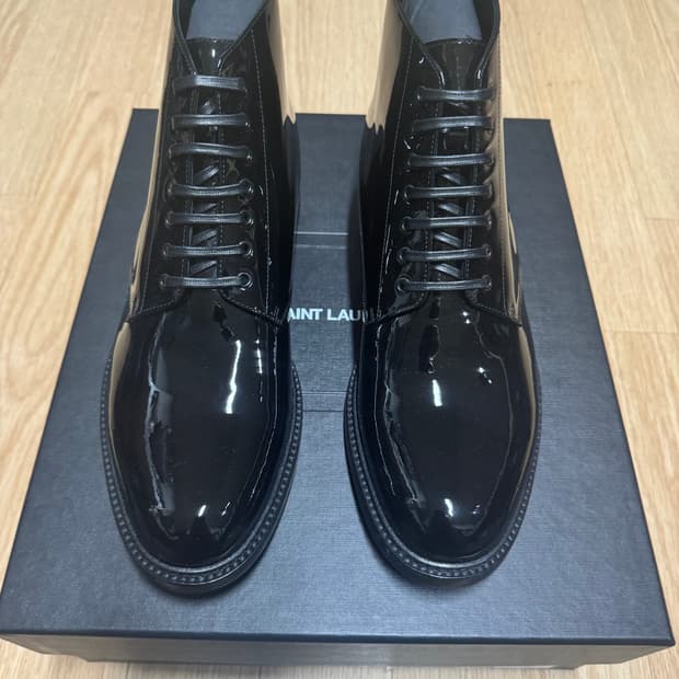 생로랑 아미 20 레이스업 부츠