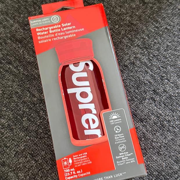 슈프림 리차지어블 솔라 워터 보틀 랜턴