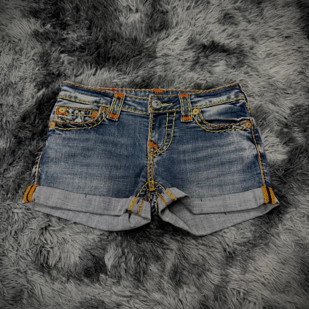 True Religion 오렌지 스티치 데님 숏팬츠
