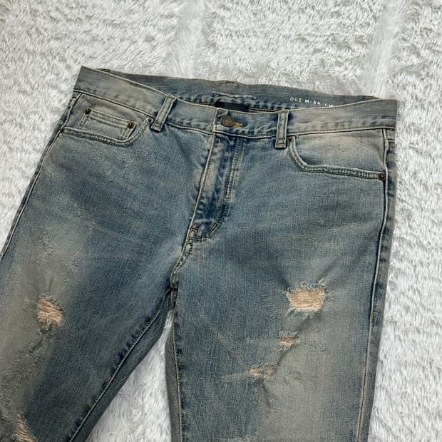 생로랑 D02 스키니핏 디스트로이드 진 31