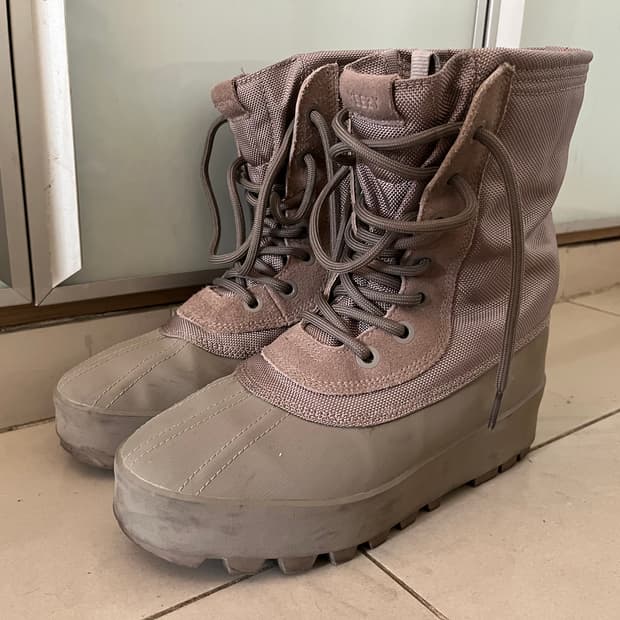 Yeezy 950 moon rock