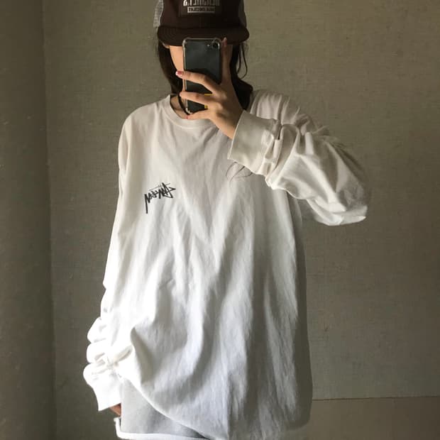 스투시 화이트 백프린팅 롱슬리브