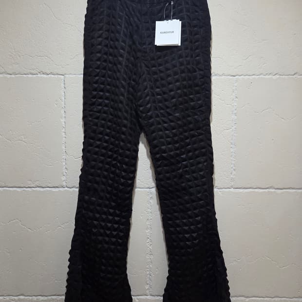 강혁 하이웨스트 플레어컷 비건 스웨이드 트라우저 블랙 M