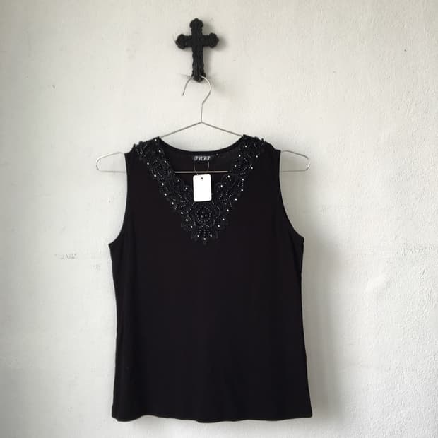 Beads point sleeveless