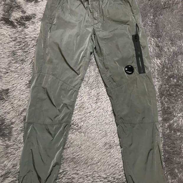 [[82, 한글택, A급] CP컴퍼니 싱글렌즈 나일론 팬츠p129