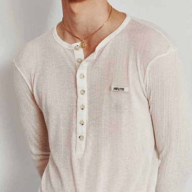 FITTED RIB HENLEY NECK T-SHIRT (CREAM)