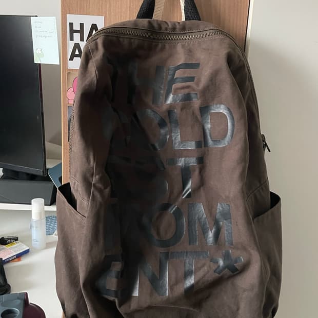 더콜디스트모먼트 백팩