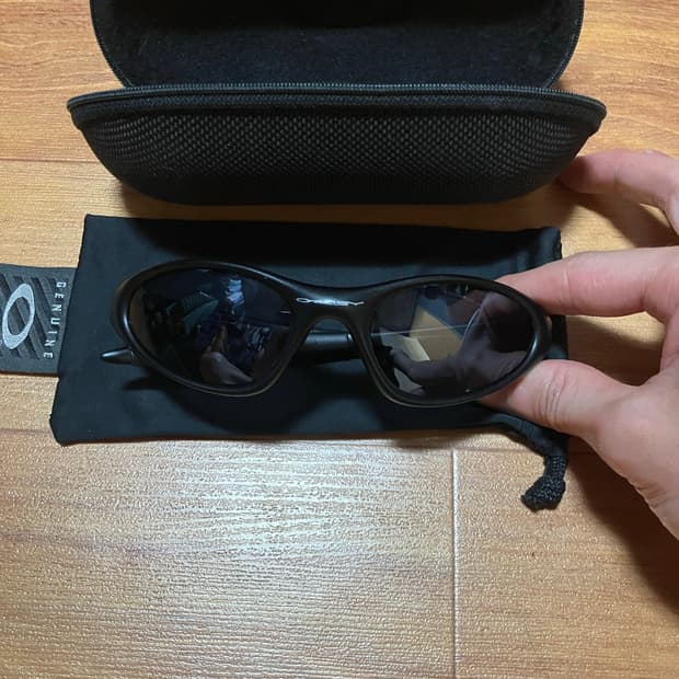 오클리 미뉴트 1.0 새렌즈 블랙