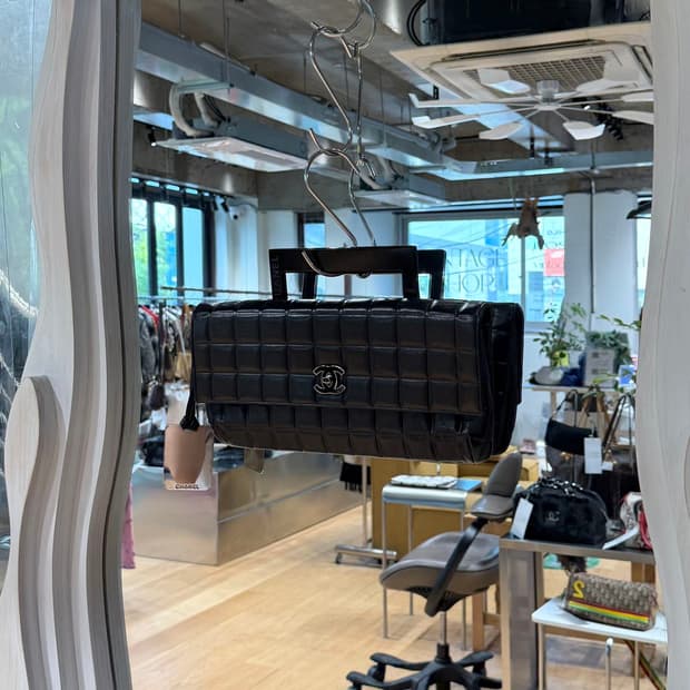 샤넬 블랙 퀼티드 레더 초코바 바게트 클러치백
