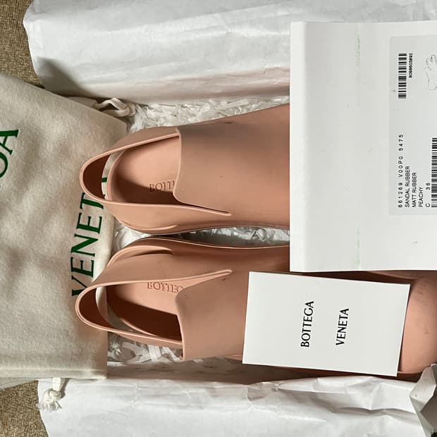 보테가베네타 러버 퍼들 샌들 36