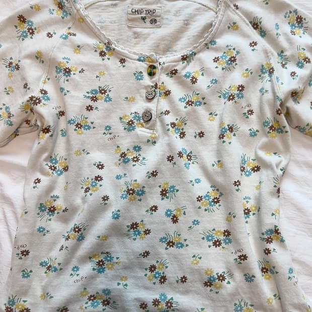 모리걸 레이스 우드단추 플라워 티셔츠 (7부)