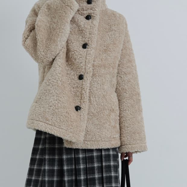 오뉴이 베어 오버핏 부클 하프 코트