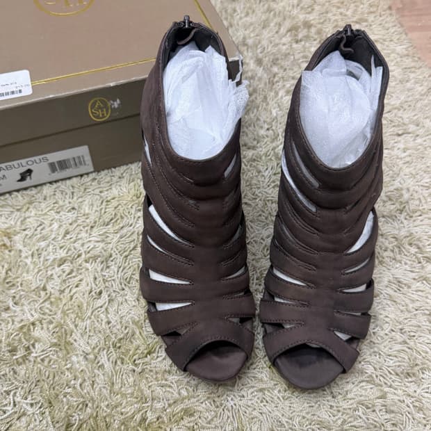 ASH 컷아웃 오픈토 앵클부츠 힐 