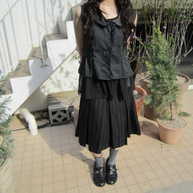 빈티지 슬리브리스 블라우스 라운드 빅 카라 프릴 트리밍 디테일 블랙